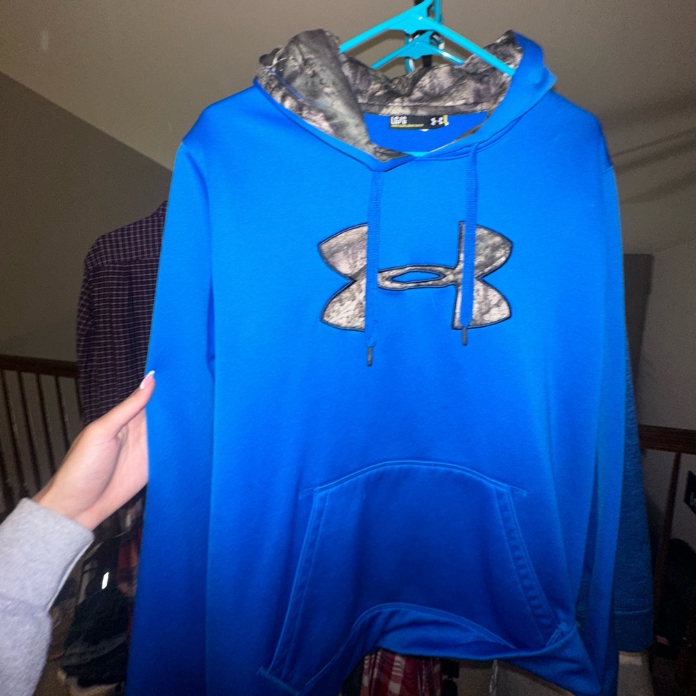 Under Armor hoodie!!